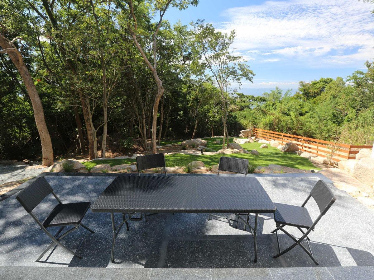 ที่นั่งระเบียงปูหิน