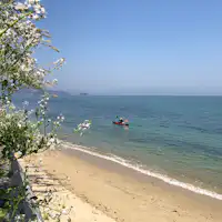 พายเรือคายัคในทะเลตรงหน้า