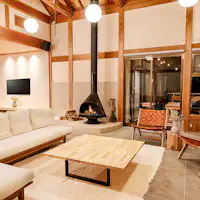 ・【ห้องนั่งเล่น】ล้อมรอบเตาผิงในคืนฤดูหนาว