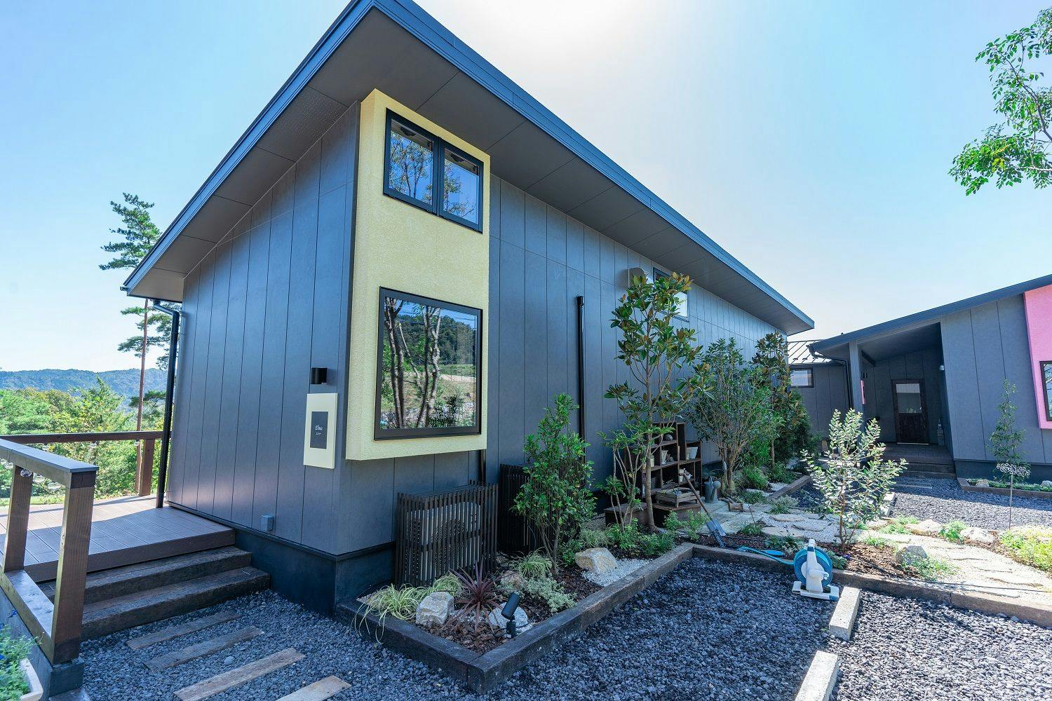 บ้านชั้นเดียว อาคาร B, เอรินะ.