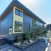 บ้านชั้นเดียว อาคาร B, เอรินะ.