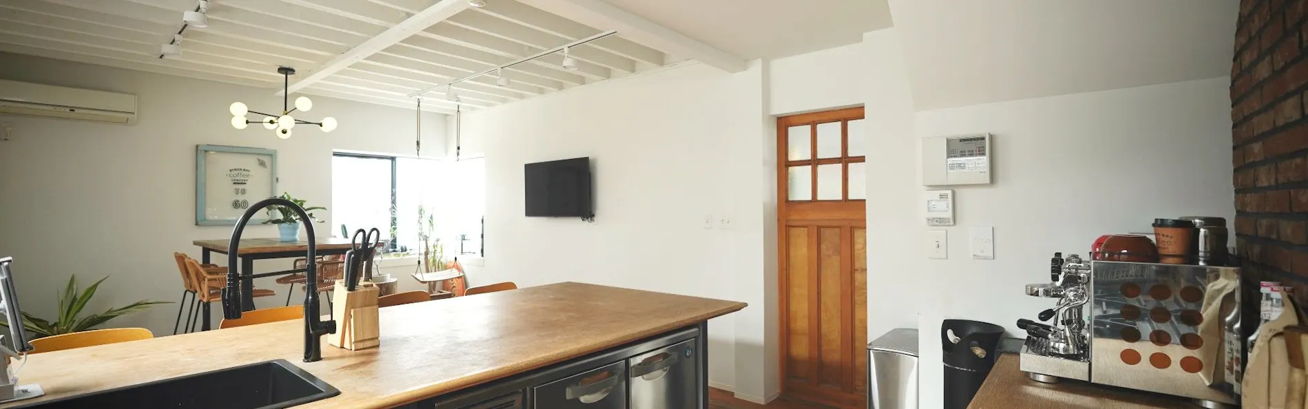 STRADDIE HOUSE