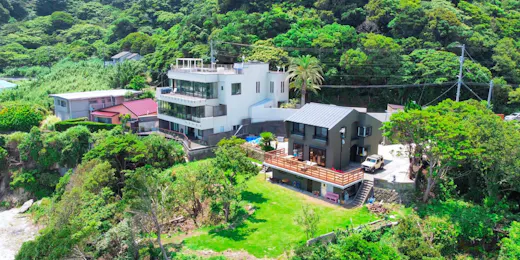 STRADDIE HOUSE