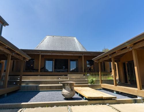 外観（プライベートビーチ側より）