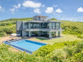 【沖縄県宮古島のプライベートプール付き高級貸し別荘・コテージ・ヴィラ・コンドミニアム】カステロディマーレ 宮古島