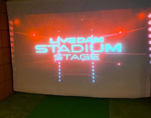 トレーラーハウスでカラオケ