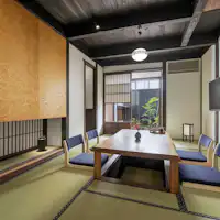 หลังบานประตูโชจิยูกิมิเป็นสวนเล็ก ๆ ที่สะท้อนถึงสี่ฤดูของเกียวโต