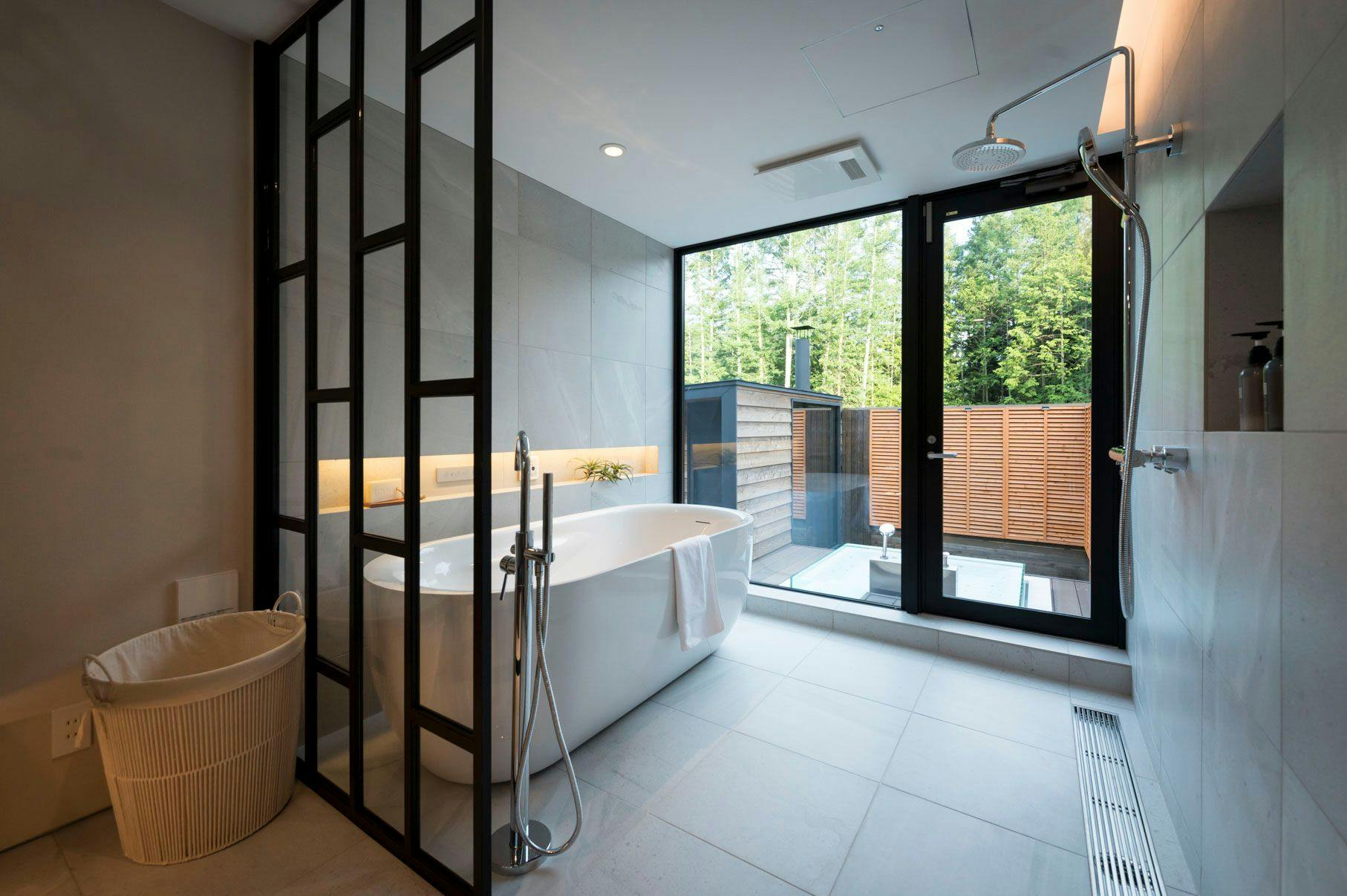 スタイリッシュなバスルームです。