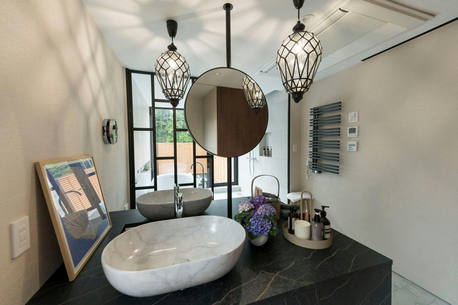 Aesopなどのアメニティを揃えた洗面台です