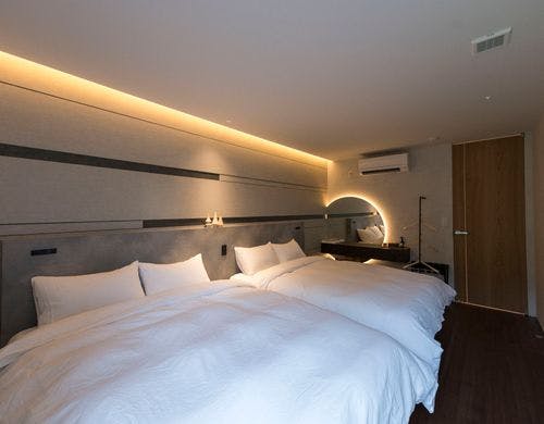 クィーンサイズベッドが２台あります。