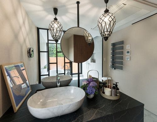 Aesopなどのアメニティを揃えた洗面台です