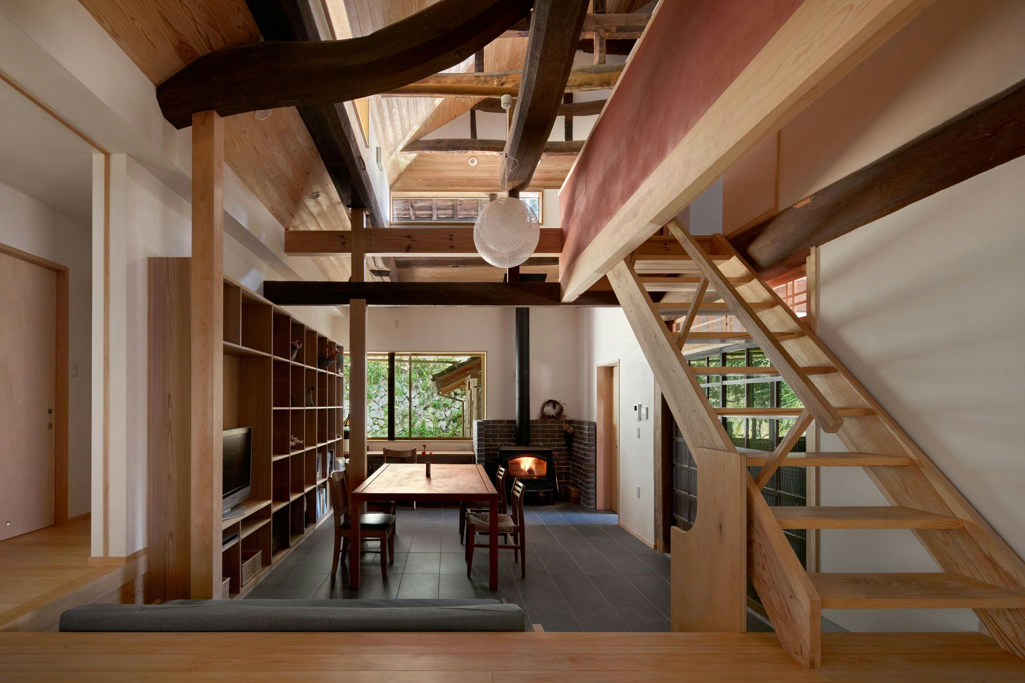 เลานจ์・เตาผิงไม้