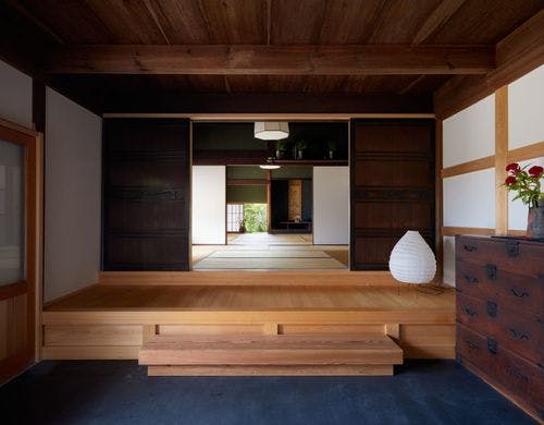 玄関土間からみた和室