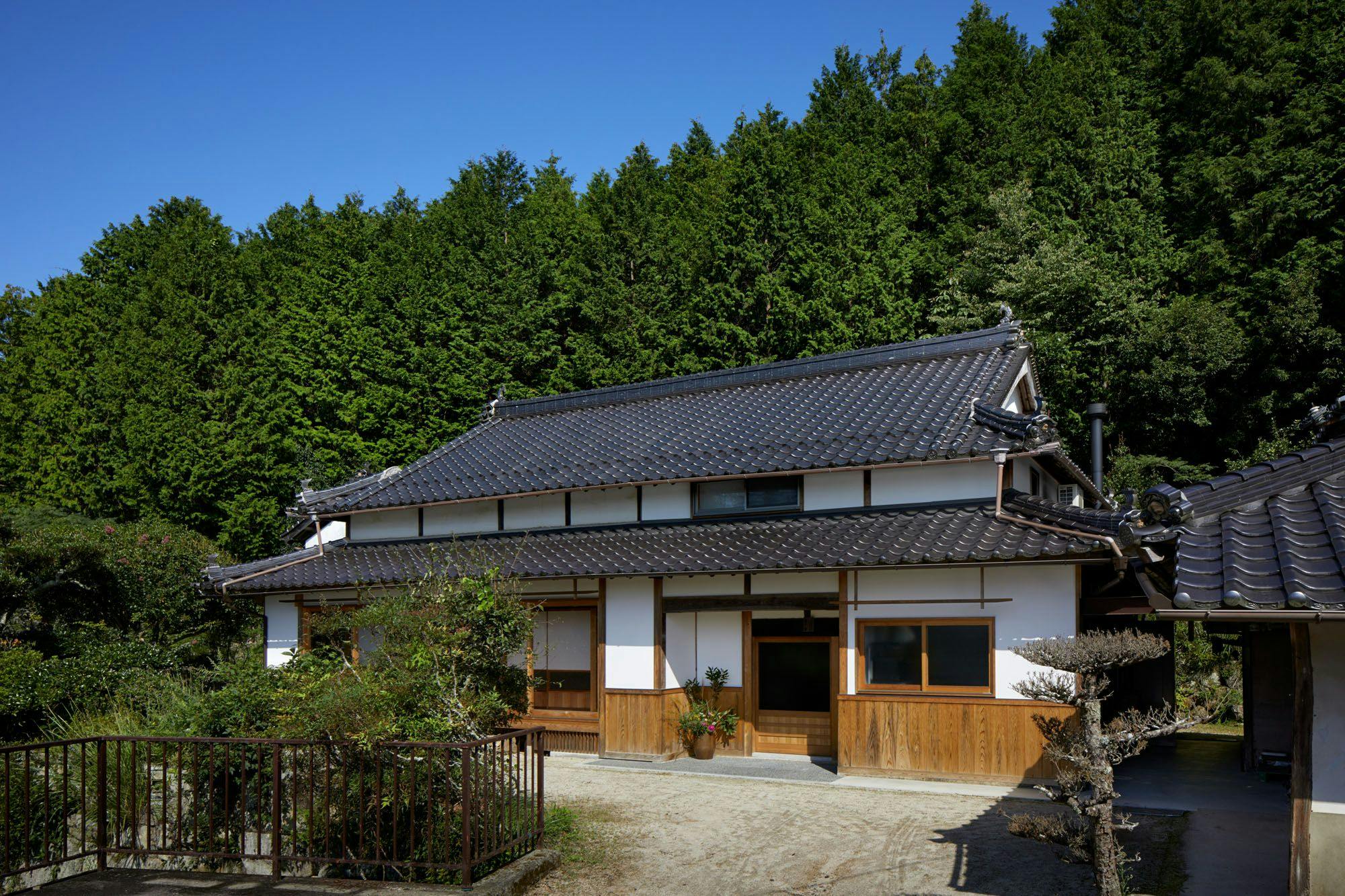 Casa 狐穴 KitsuneAna 和モダンな100年古民家で里山を体験する&nbsp;施設全景