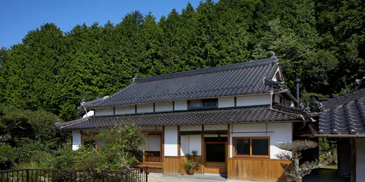 Casa 狐穴 KitsuneAna 和モダンな100年古民家で里山を体験する