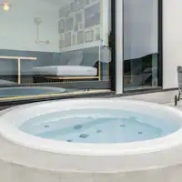 อ่างน้ำวนบนระเบียง