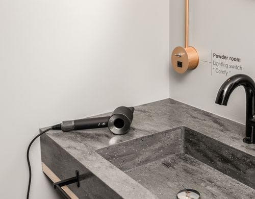 Dyson ヘアドライヤー