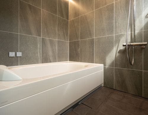 2Fバスルーム（マッサージ機能付きバス）