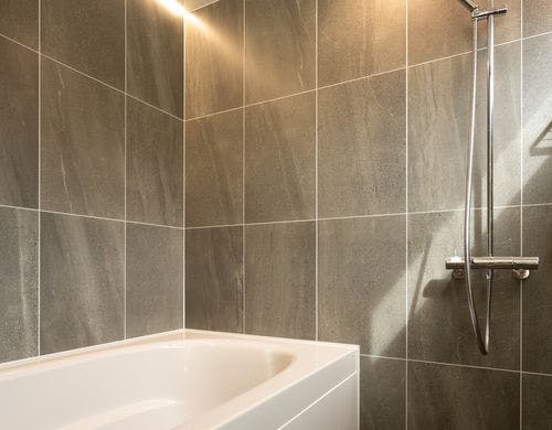 2Fバスルーム（マッサージ機能付きバス）