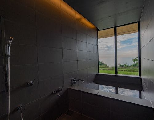 1Fバスルーム（広め・眺望あり）