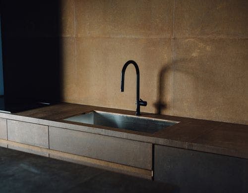 キッチンは和紙で包み込むデザイン。