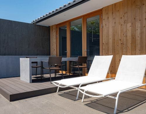 【aeon（エオン）】プール付きのテラス