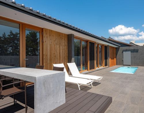 【aeon（エオン）】プール付きのテラス