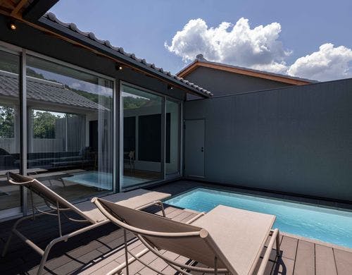 【bliss（ブリス）】テラス付きのプール