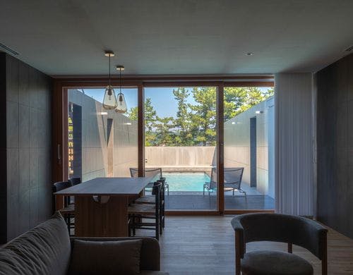 【dawn（ドーン）】プールビューダイニング