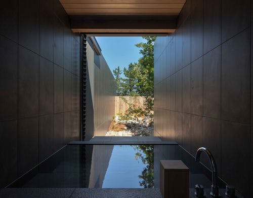 【dawn（ドーン）】庭を望む露天風呂