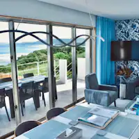 ヴィラ波のダイニング