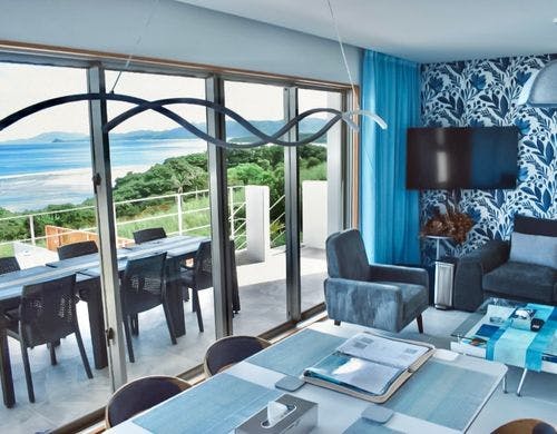 ヴィラ波のダイニング