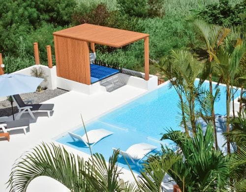 ヴィラ波のプールサイド