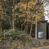 国道一号線からの外観写真