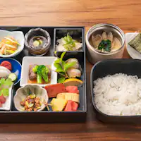【ชุดอาหารเช้าสีสันแห่งเกาะ (รับประทานในห้องพัก)】