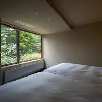 Sealy社製セミダブルベッド/1部屋につき2台