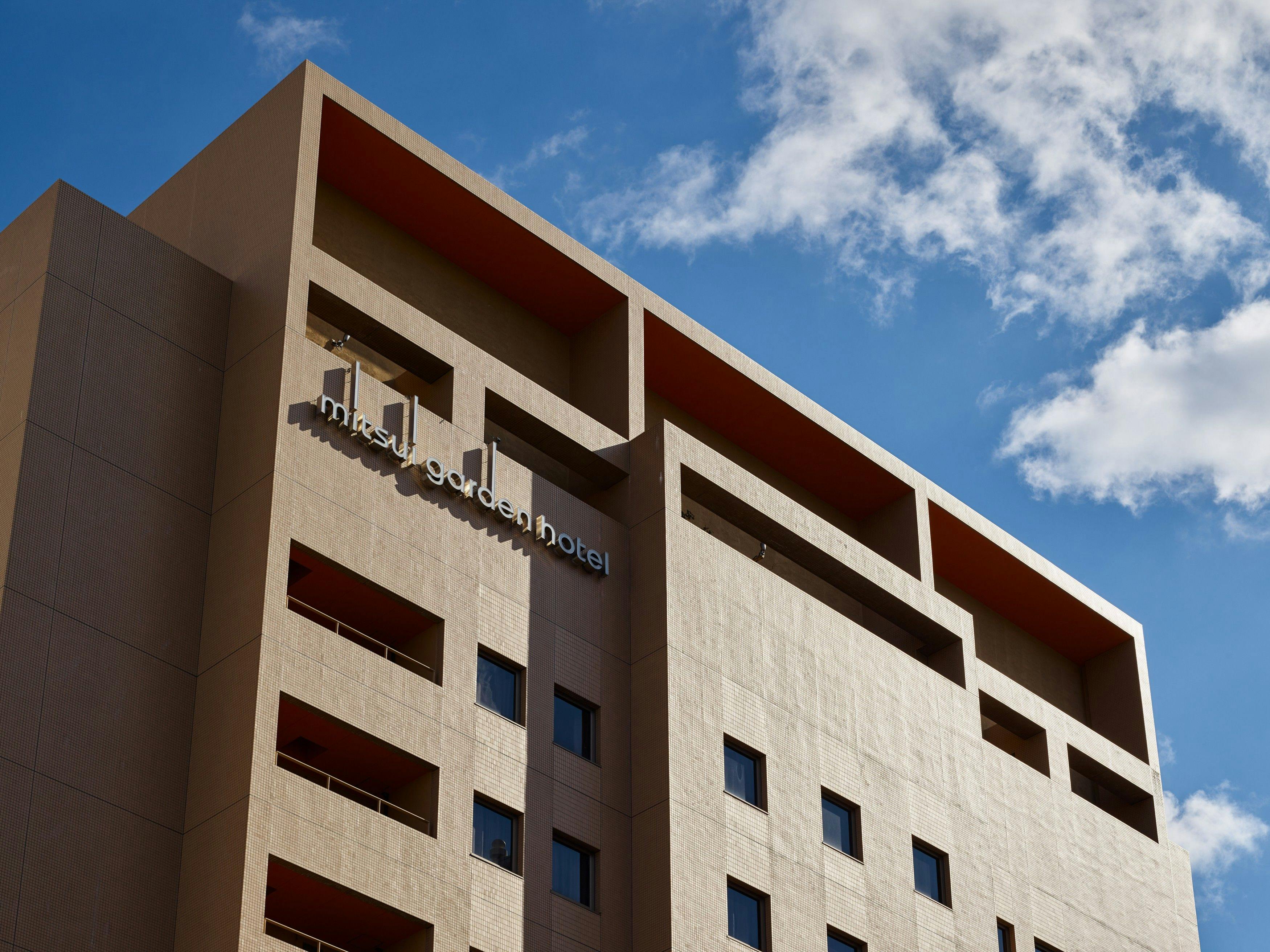 新幹線が乗り入れる岡山駅から徒歩2分