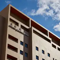 新幹線が乗り入れる岡山駅から徒歩2分