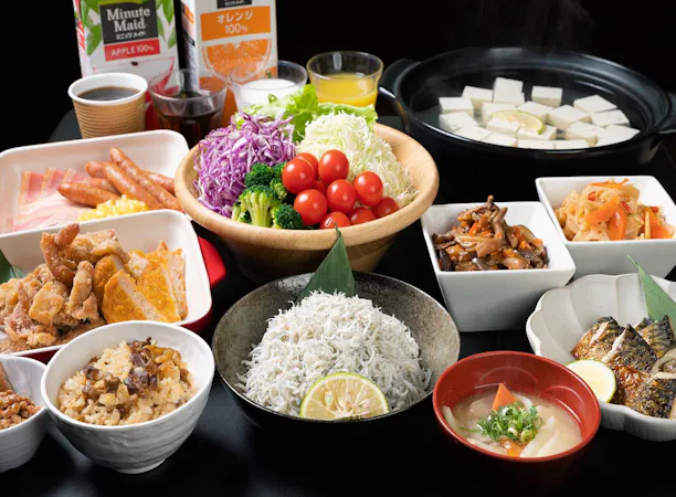 湯豆腐やしらすで朝からさっぱりと。