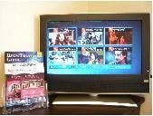 ルームシアター付！映画など100タイトルが見放題【バイキング朝食無料・大浴場完備・無料LAN接続】