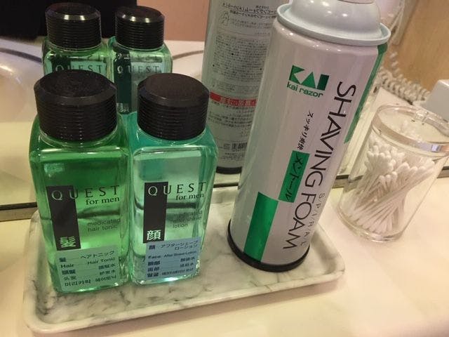 โลชั่นสำหรับผู้ชายในห้องอาบน้ำ