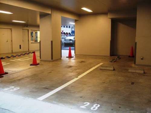 平面駐車場もございます。