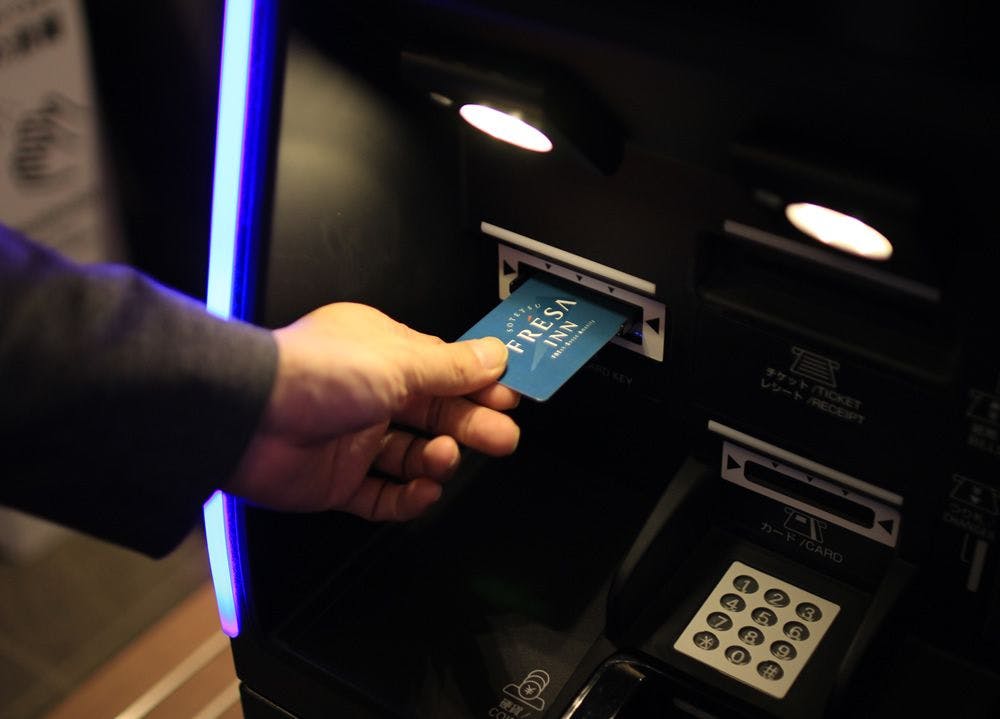 自動チェックイン機