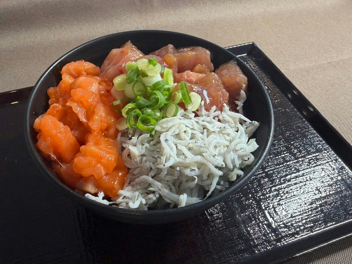 ◆ご当地メニュー【海鮮丼】