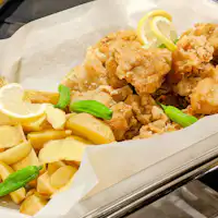 อาหารเช้า: มันฝรั่งทอด, ไก่ทอด