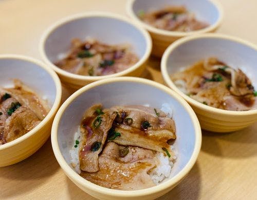 朝食イメージ（豚丼）