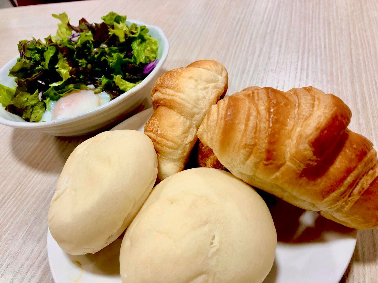 【朝食】もちっとパン／クロワッサン