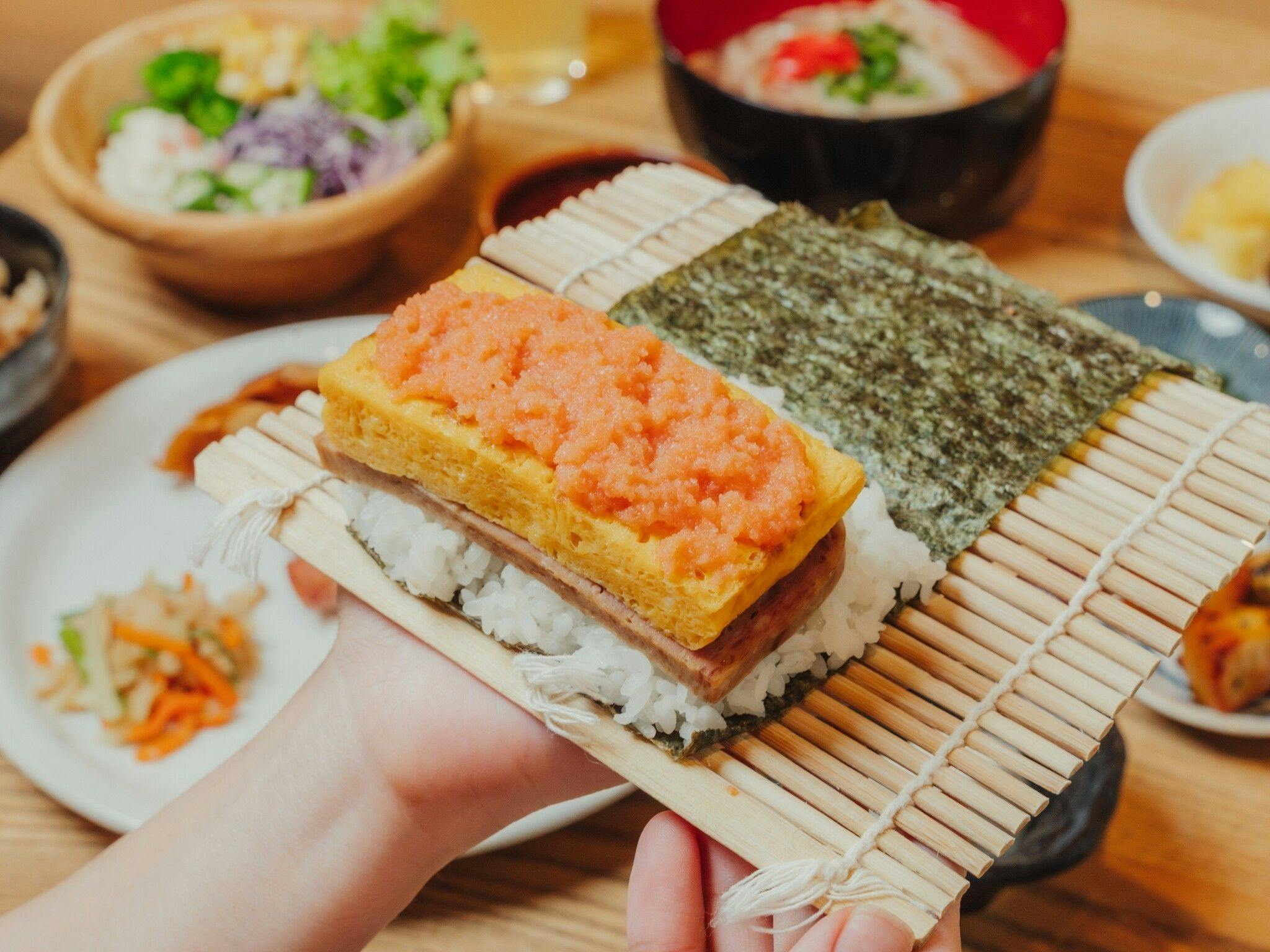 두 섬의 아침 식사를 통해 오키나와의 맛을 즐기세요