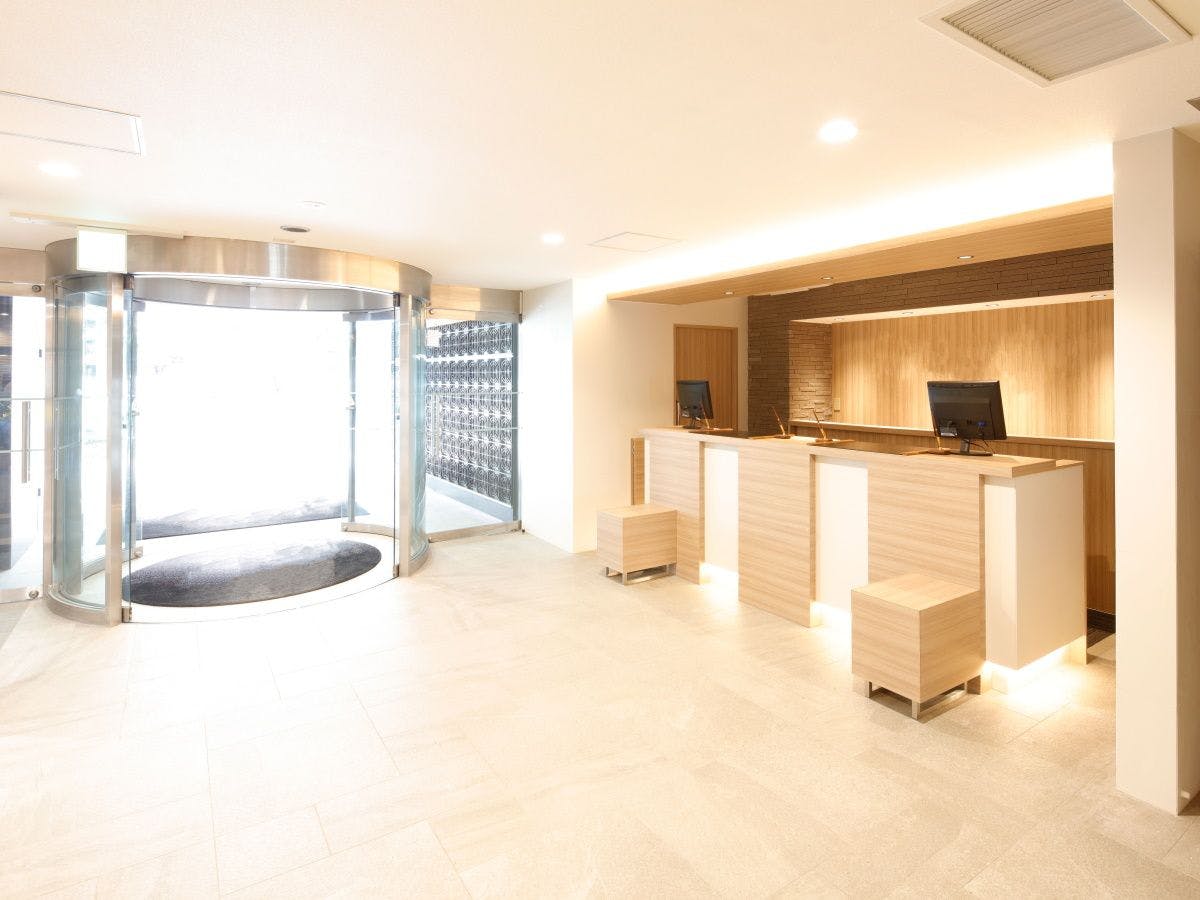 Resepsionis (tersedia 24 jam).