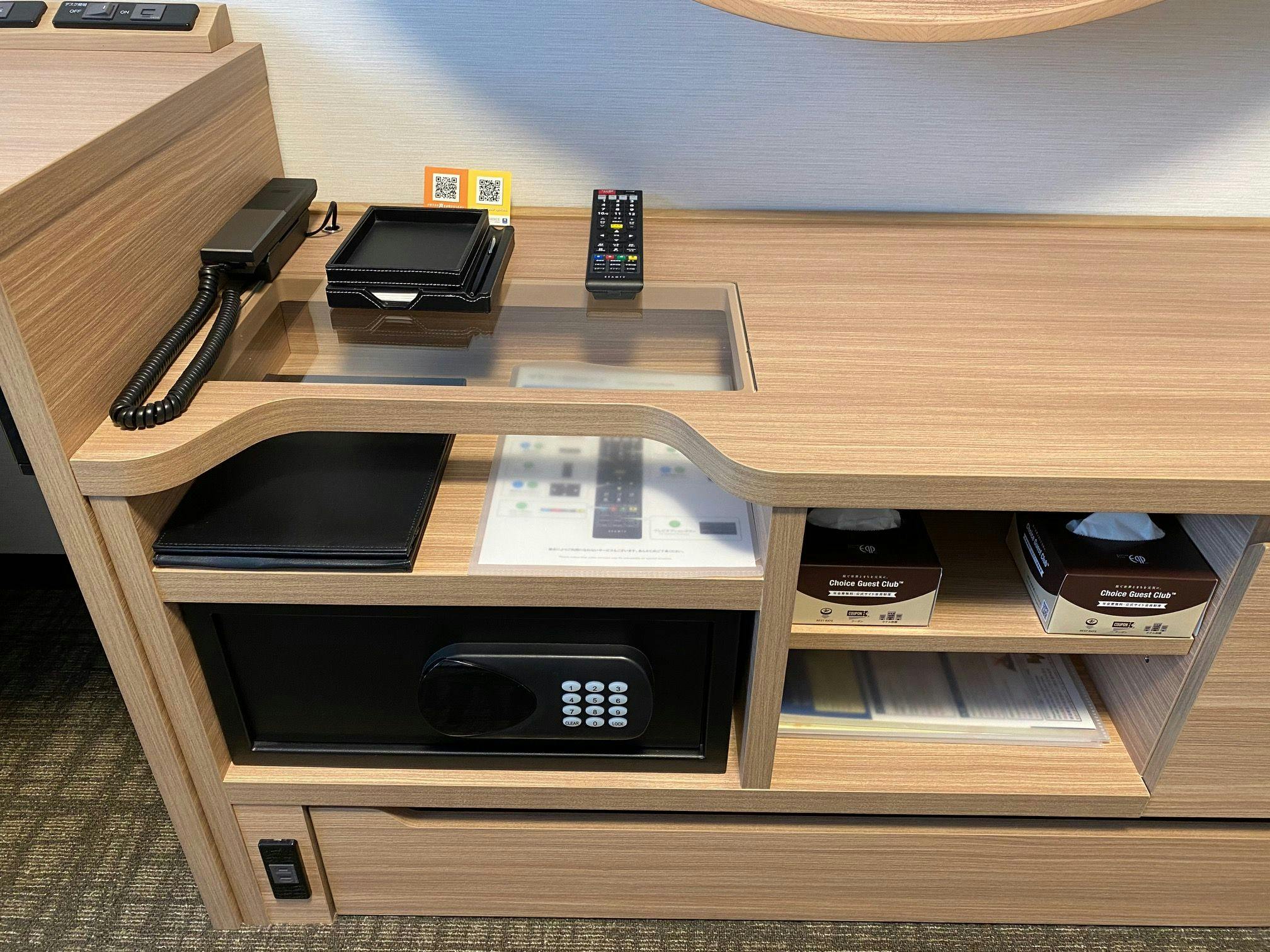 客室のデスクまわり